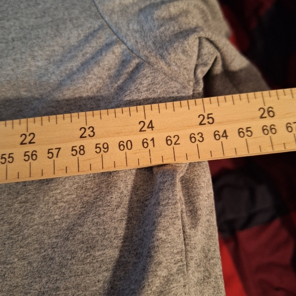 SHEIN Gray Tee with Red Graphic - Picture 4 of 5